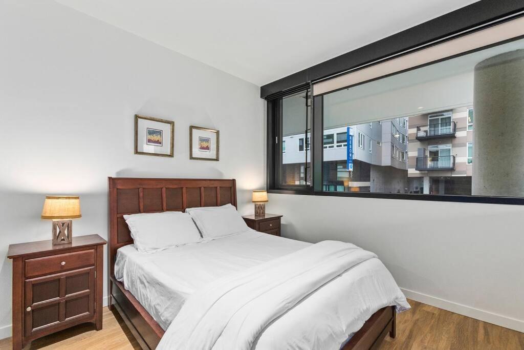 Airy And Open Corner Loft - 92 Walkscore Redmond ภายนอก รูปภาพ